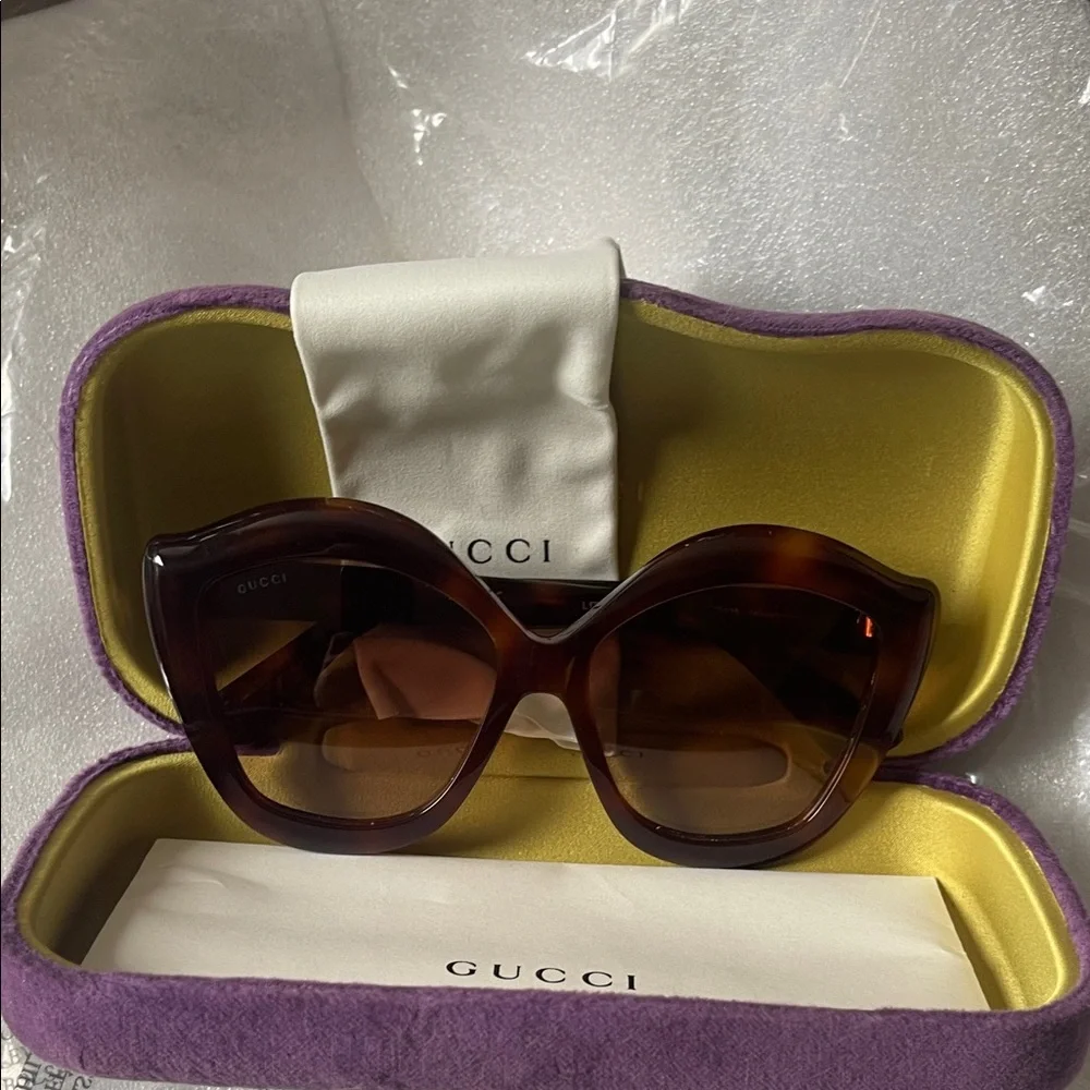 Gucci Women's Brown Oversized Cat Eye Havana Sunglasses - Picture 15 of 16